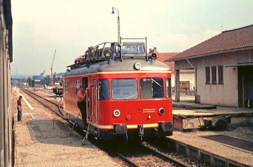 Löffingen Bahnhof BR 701 rot Turmtriebwagen 1973 (1)