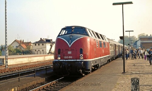 BR 220 050 Eilzug Mölln Bahnhof 1980 Silberlinge (2)
