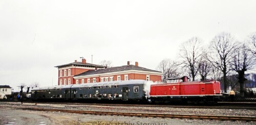 DAB 6 Doppelstockwagen LBE Lübbeck Büchener Eisenbahn Ratzeburg Bahnhof 1980 V 100 BR 212 rot purpur