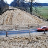 Kaiserbahn_Abgebaute_Eisenbahnbrucke_Abris_Bagger_Liebherr_1982_Mollner_Landstrase