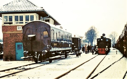 Ratzeburg Bahnhof 1973 Dampflok historischer Zug historische Fahrt DB Winter Schnee (1)