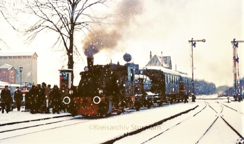 Ratzeburg Bahnhof 1973 Dampflok historischer Zug historische Fahrt DB Winter Schnee (5)