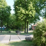 Ratzeburg_Bahnhof_Vorplatz_Rest_Schiene_Kaiserbahn_2023_Juni-1