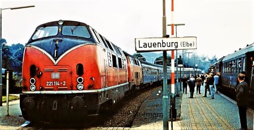 1969 BR 220 BR 216 Lollo V200 Lauenburg Bahnhof Bahnsteig Eilzug Doppelspann (1)