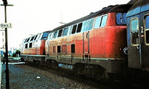 1969 BR 220 BR 216 Lollo V200 Lauenburg Bahnhof Bahnsteig Eilzug Doppelspann (2)