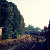 1972_BR_215_Lollo_V_160_Lauenburg_Bahnhof_DB_Eilzug_Mitteleinstiegswagen_Zugbegegnung