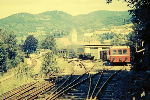 Achertalbahn Ottenhöfen Bahnhof 1972 historischer Triebzug im BW SWEG Lokschuppen (1)