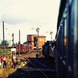 Buchen_Bahnhof_1967_Bahnhofsenfahrt_altes_Bahnhofsgebaude_a-1