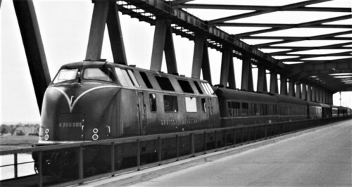 V 200 005 Prototyp 1951 Lauenburg Elbbrücke Bahnhof D.S.G. DSG Speisewagen Tranns Euro Nacht Schlafw