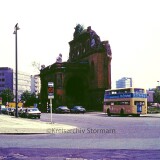 Berlin_1984_Anhalter_Bahnhof_Ruine_Doppeldecker_Bus_Bussing---Kopie