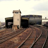 Berlin_Bahnhof_Berliner_Zoo_Interzonenzug_BR_132_UIC_ozeanblau_Schwerdtfeger_1984_l---Kopie