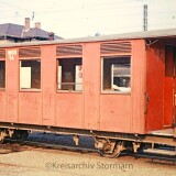 Buhl_Bahnhof_1967_Schmalspurbahn_Personenwaggon_Jagermeister_Werbung_auf_Zug_Nebenbahn_Privatbahn