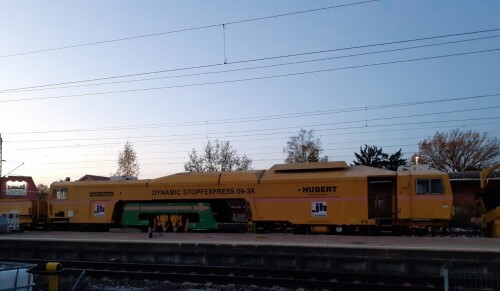 Dynamic_Stopfexpress_Gleisstopfmaschine_Schotter_Hubert_Schwarzenbek_Bahn_DB_2024-1.jpg