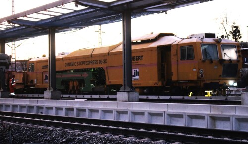 Dynamic_Stopfexpress_Gleisstopfmaschine_Schotter_Hubert_Schwarzenbek_Bahn_DB_2024-2.jpg