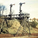 Mussen_Bahnhof_1967_Signalbrucke_Flugelsignal