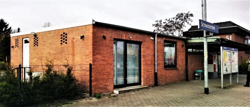 Schwarzenbek Bahnhof Empfangsgebäude Zweckbau 2021 (2)