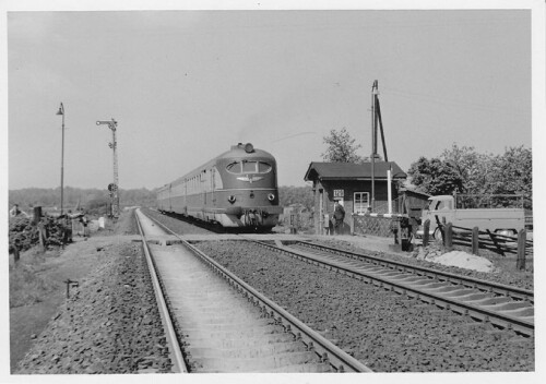 VT 12.14 Hamburg Berlin bei Schwarzenbek 1961 Schranke Schrankenwärterhäuschen