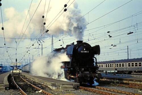 BR 023 086 Heilbronn Hbf Bahnsteig Oberleitung Gleise Deutsche Bundesbahn DB (1)