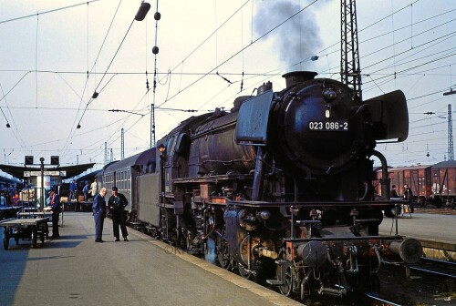 BR 023 086 Heilbronn Hbf Bahnsteig Oberleitung Gleise Deutsche Bundesbahn DB