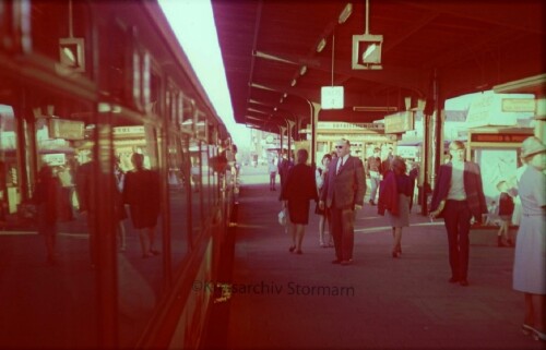 ET 471 1966 Bergedorf Bahnhof S Bahn HamburgBahnsteig 60er Jahre