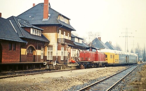 Geesthacht Bahnhof 1981 V 100 LBE DAB 26 Doppelstockwagen Sonderfahrt Nostalgie Zug (1)