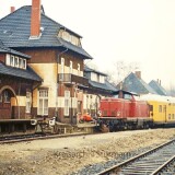 Geesthacht_Bahnhof_1981_V_100_LBE_DAB_26_Doppelstockwagen_Sonderfahrt_Nostalgie_Zug-1