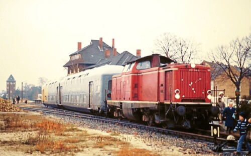Geesthacht Bahnhof 1981 V 100 LBE DAB 26 Doppelstockwagen Sonderfahrt Nostalgie Zug (2)