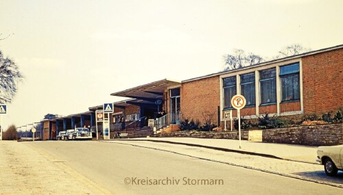 Reinbek Bahnhof 1967 neues Empfangsgebäude a (1)