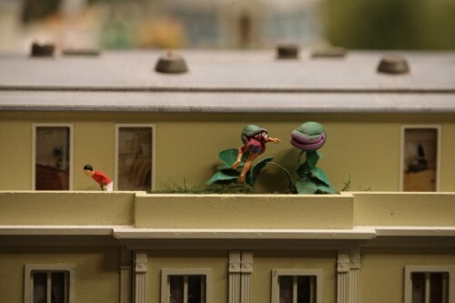 Little_Shop_of_horror_audrey_fleischfressende_Pflanze_Monaco_Miniaturwunderland_Balkone_Miwula_H0_Modellanlage_Modellbau_a.jpg