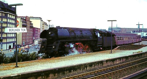BR 01 501 Interzonenzug Silberling Bahnhof Berliner Tor (2)