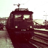 E_17_110_1966_Neu_Ulm_Bahnhof_Bahnsteig_Eilzug_a
