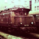 E_44_159_1966_Neu_Ulm_Bahnhof_Bahnsteig_Eilzug