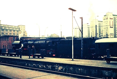 BR 01 502 REKO Hamburg Hauptbahnhof Hbf 1972 Postwaggon Deutsche Post DDR (2)