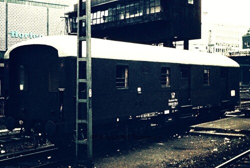 Hamburg Hauptbahnhof Hbf 1972 Postwaggon Deutsche Post DDR (1)