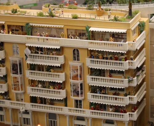 Monaco_Miniaturwunderland_Balkone_Miwula_Formel-1_Fans-2.jpg