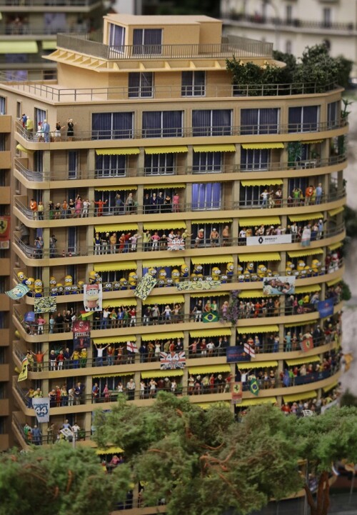Monaco_Miniaturwunderland_Balkone_Miwula_Formel-1_Fans_Minions-1.jpg