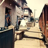 Scherzheim_Bahnhof_1967_Guterschuppen_Verladung