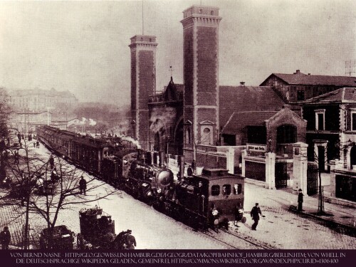 Berliner Bahnhof Hamburg Zug fährt vorbei auf der Verbindungsbahn 1904 a (2)