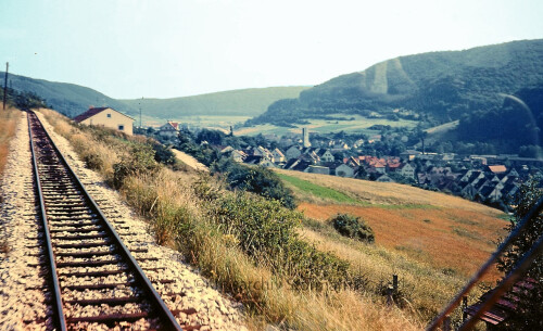 Zwischen Viadukt Bahnhof Unterkochen BahnStrecke Neresheim Aalen Härtsfeldbahn 1966 a