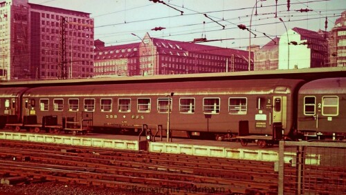Hamburg Hauptbahnhof Hbf 1966 Reisezugwagen Schweiz SBB a (2)