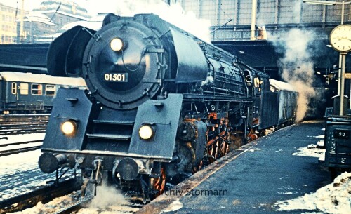 Hamburg_Hauptbahnhof_Hbf_1968_BR_01_501_Interzonenzug_BR_01.5-aa.jpg