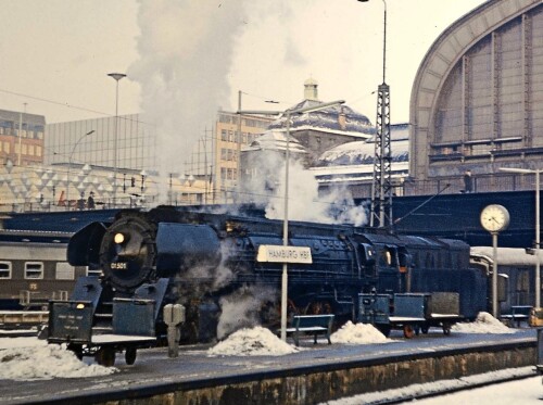 Hamburg Hauptbahnhof Hbf 1968 BR 01 501 Interzonenzug BR 01.5 aaa