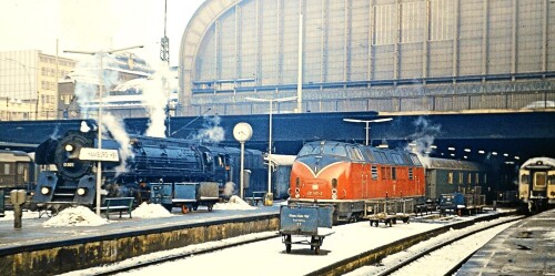 Hamburg Hauptbahnhof Hbf 1968 BR 01 501 Interzonenzug BR 221 147 d (1)