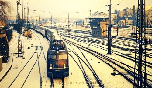 Hamburg Hauptbahnhof Hbf 1969 BR 110 337 aus Altona Winter schnee a (2)