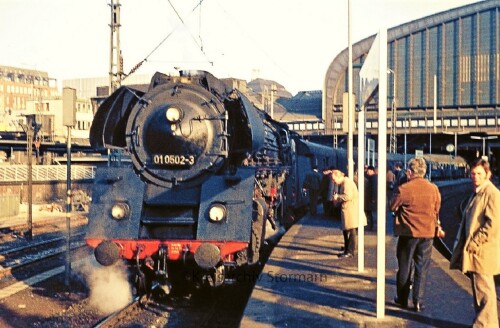 Hamburg Hauptbahnhof Hbf 1973 BR 01 0502 Reko b (2)