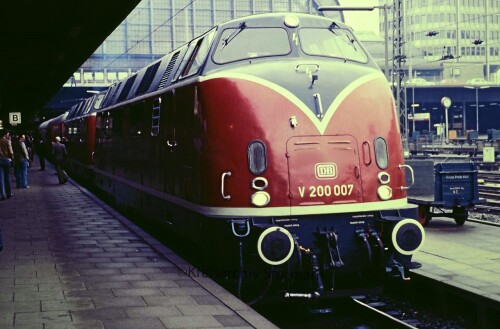 Hamburg Hauptbahnhof Hbf 1984 V 200 007 Doppeltraktion Abschlußfahrt