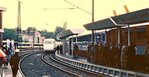 1988_ICE_Intercity_Express_BR_401_IVA_Internationale_Verkehrs_Ausstellung_Hamburg_Messe-1.jpg