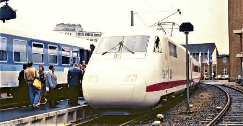 1988_ICE_Intercity_Express_BR_401_IVA_Internationale_Verkehrs_Ausstellung_Hamburg_Messe-2.jpg