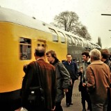 Bahnhof_Rahlstedt_BR_220_V_200_LBE_Doppelstockwagen_DAB_6_1980-2