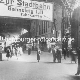 1900_Altona_bahnhof_alter_Altonaer_Bahnhof_Gothik_Empfangshalle_wandelhalle